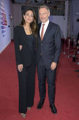 Christian Lindner mit Ehefrau Franca Lehfeldt bei der Bertelsmann Party 2023 in der Bertelsmann Repräsentanz Unter den Linden. Berlin, 15.06.2023