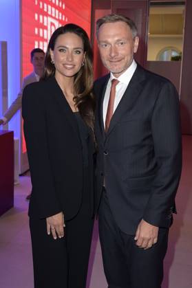 Christian Lindner mit Ehefrau Franca Lehfeldt bei der Bertelsmann Party 2023 in der Bertelsmann Repräsentanz Unter den Linden. Berlin, 15.06.2023