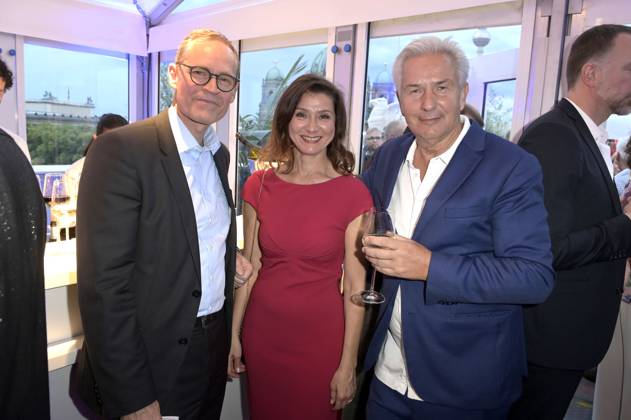 Michael Müller, Reyhan Sahin und Klaus Wowereit bei der Bertelsmann Party 2023 in der Bertelsmann Repräsentanz Unter den Linden. Berlin, 15.06.2023