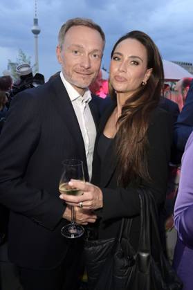 Christian Lindner mit Ehefrau Franca Lehfeldt bei der Bertelsmann Party 2023 in der Bertelsmann Repräsentanz Unter den Linden. Berlin, 15.06.2023