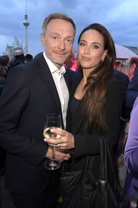 Christian Lindner mit Ehefrau Franca Lehfeldt bei der Bertelsmann Party 2023 in der Bertelsmann Repräsentanz Unter den Linden. Berlin, 15.06.2023