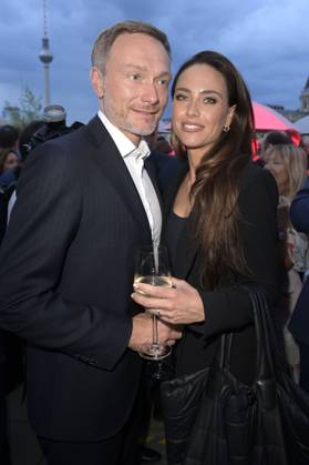 Christian Lindner mit Ehefrau Franca Lehfeldt bei der Bertelsmann Party 2023 in der Bertelsmann Repräsentanz Unter den Linden. Berlin, 15.06.2023