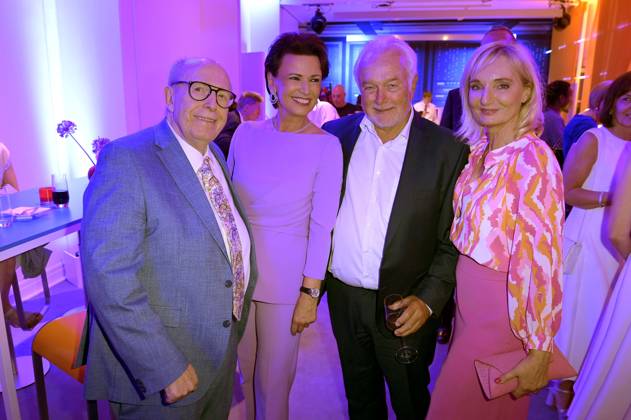 Reiner Calmund, Sylvia Calmund, Wolfgang Kubicki und Annette Marberth-Kubicki bei der Bertelsmann Party 2023 in der Bertelsmann Repräsentanz Unter den Linden. Berlin, 15.06.2023