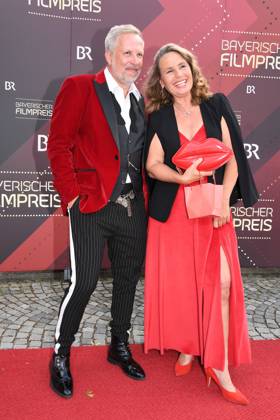 Marie Theres Relin und Sven-Oliver Mueller bei der Verleihung Bayerischer Filmpreis am 16.06.2023 im Prinzregententheater in Muenchen Bayerischer Filmpreis 2023 in Muenchen