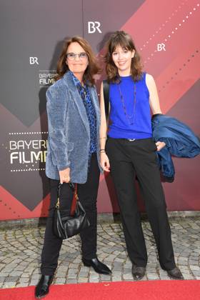 Caroline Link und ihre Tochter Pauline Link bei der Verleihung Bayerischer Filmpreis am 16.06.2023 im Prinzregententheater in Muenchen Bayerischer Filmpreis 2023 in Muenchen