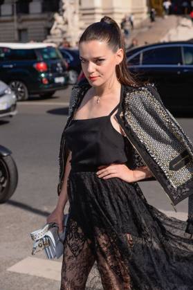 PFW Elie Saab Arrivals A guest attending the Elie Saab Fashion Show during Paris Fashion Week Womenswear Spring - Summer 2019 held in Paris, France on September 29, 2018. Photo by Julien Reynaud APS-Medias ABACAPRESS.COM Paris France Copyright: xReynaudxJulien APS-Medias ABACAx 653432_030 ReynaudxJulien APS-Medias ABACAx 653432_030