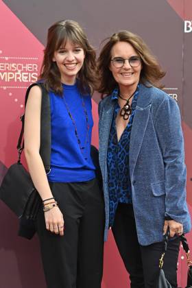 Caroline Link (Regisseurin) mit ihrer Tochter Pauline Link - Roter Teppich,Red Carpet,Bayerischer Filmpreis 2023 am 16.06.2023 im Prinzregententheater in Muenchen.