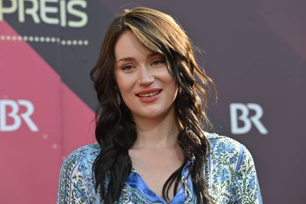 Gloria-Sophie Burkandt (Tochter von Markus Soeder), Einzelbild,angeschnittenes Einzelmotiv,Portraet,Portrait,Porträt. Roter Teppich,Red Carpet,Bayerischer Filmpreis 2023 am 16.06.2023 im Prinzregententheater in Muenchen.
