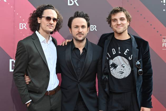 v.li: Dimitrij Schaad ,Alex Schaad und Jonas DASSLER. Roter Teppich,Red Carpet,Bayerischer Filmpreis 2023 am 16.06.2023 im Prinzregententheater in Muenchen.