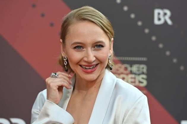 Anna Maria MUEHE (Schauspielerin), Einzelbild,angeschnittenes Einzelmotiv,Portraet,Portrait,Porträt. Roter Teppich,Red Carpet,Bayerischer Filmpreis 2023 am 16.06.2023 im Prinzregententheater in Muenchen.