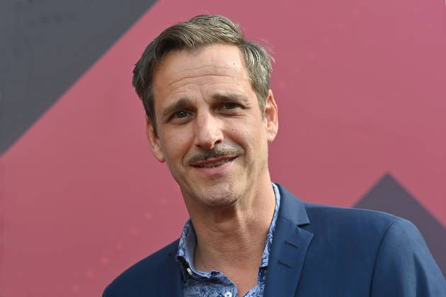 Max von THUN (Schauspieler), Einzelbild,angeschnittenes Einzelmotiv,Portraet,Portrait,Porträt. Roter Teppich,Red Carpet,Bayerischer Filmpreis 2023 am 16.06.2023 im Prinzregententheater in Muenchen.