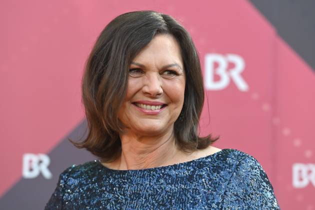 Ilse AIGNER (CSU Politikerin), Einzelbild,angeschnittenes Einzelmotiv,Portraet,Portrait,Porträt. Roter Teppich,Red Carpet,Bayerischer Filmpreis 2023 am 16.06.2023 im Prinzregententheater in Muenchen.