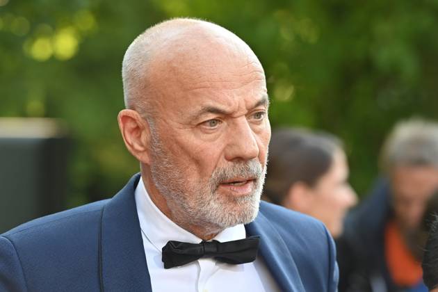Heiner Lauterbach (Schauspieler), Einzelbild,angeschnittenes Einzelmotiv,Portraet,Portrait,Porträt. Roter Teppich,Red Carpet,Bayerischer Filmpreis 2023 am 16.06.2023 im Prinzregententheater in Muenchen.