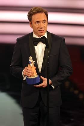 Michael Bully Herbig Verleihung Bayerischer Filmpreis 2022 Ehrenpreisträger Michael Bully Herbig während seiner Dankesrede. Verleihung des 44. Bayerischen Filmpreises 2022 am 16.06.2023 im Münchner Prinzregententheater. München, Bayern, Deutschland.