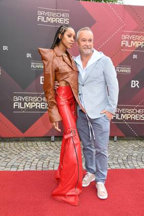 Jazz Aamina und Thomas Darchinger Verleihung des Bayerischen Filmpreis 22 Ehrung, Auszeichnung, Preis Prinzregenten Theater München 16. Juni 2023