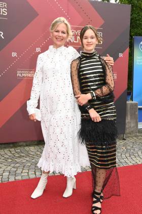Katharina Schwarz und Rosalie Darchinger Verleihung des Bayerischen Filmpreis 22 Ehrung, Auszeichnung, Preis Prinzregenten Theater München 16. Juni 2023