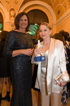 Ilse Aigner und Anna Maria Mühe Verleihung des Bayerischen Filmpreis 22 Ehrung, Preis, Auszeichnung Party München 16. Juni 2023