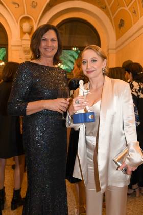 Ilse Aigner und Anna Maria Mühe Verleihung des Bayerischen Filmpreis 22 Ehrung, Preis, Auszeichnung Party München 16. Juni 2023