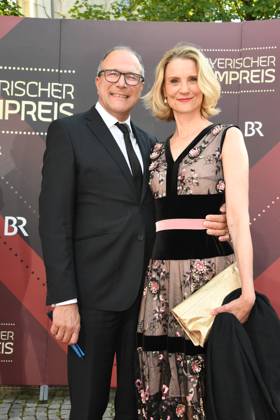 Alexander Hold mit Ehefrau Michaela Verleihung des Bayerischen Filmpreis 22 Ehrung, Auszeichnung, Preis Prinzregenten Theater München 16. Juni 2023
