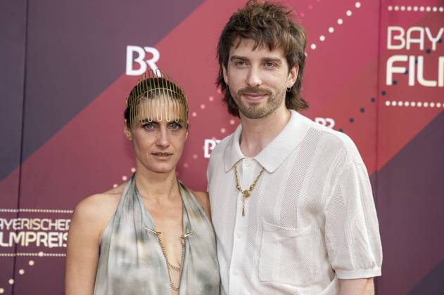 Samia Chancrin und James Newton bei der Verleihung des 44. Bayerischen Filmpreises 2022 im Prinzregententheater. München, 16.06.2023