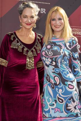 Irina Wanka und Sophie Adell bei der Verleihung des 44. Bayerischen Filmpreises 2022 im Prinzregententheater. München, 16.06.2023