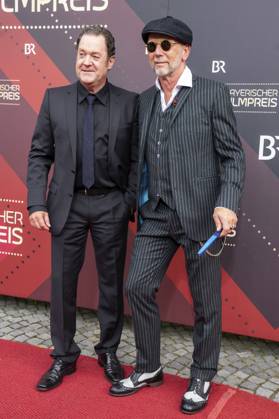 Jürgen Tonkel und Franco Tortora bei der Verleihung des 44. Bayerischen Filmpreises 2022 im Prinzregententheater. München, 16.06.2023
