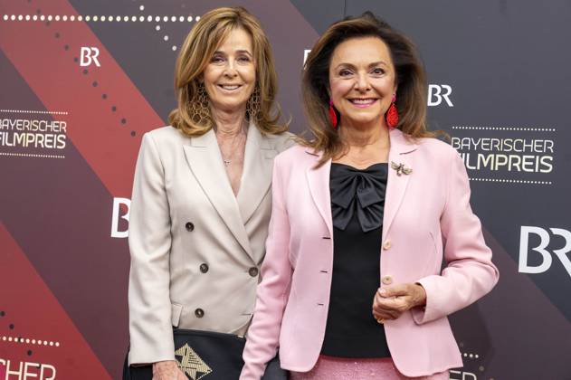 Uschi Dämmrich von Luttitz und Gast bei der Verleihung des 44. Bayerischen Filmpreises 2022 im Prinzregententheater. München, 16.06.2023
