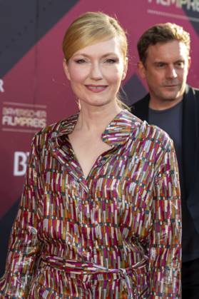 Johanna Christine Gehlen und Sebastian Bezzel bei der Verleihung des 44. Bayerischen Filmpreises 2022 im Prinzregententheater. München, 16.06.2023
