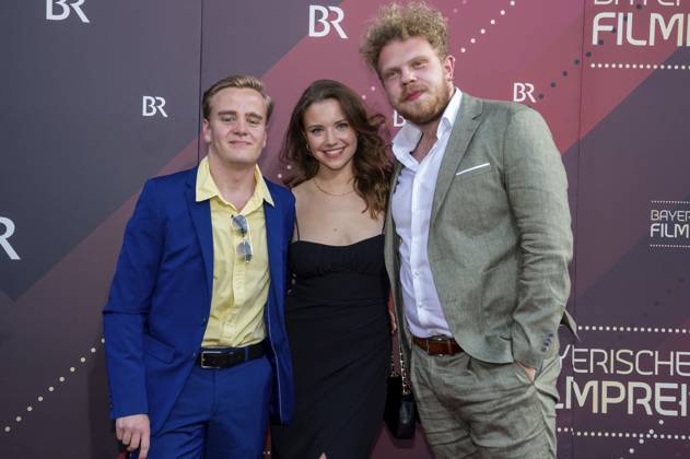 Johannes Berzl und Gäste bei der Verleihung des 44. Bayerischen Filmpreises 2022 im Prinzregententheater. München, 16.06.2023