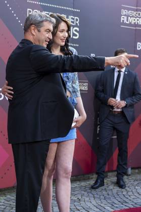 Markus Söder mit Tochter Sophie Burkandt bei der Verleihung des 44. Bayerischen Filmpreises 2022 im Prinzregententheater. München, 16.06.2023