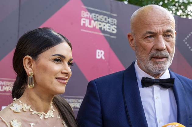 Heiner Lauterbach mit Ehefrau Viktoria Lauterbach bei der Verleihung des 44. Bayerischen Filmpreises 2022 im Prinzregententheater. München, 16.06.2023