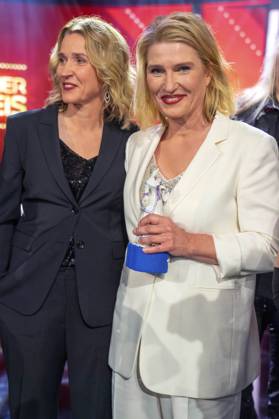 Meike Kordes und Alexandra Kordes bei der Verleihung des 44. Bayerischen Filmpreises 2022 im Prinzregententheater. München, 16.06.2023