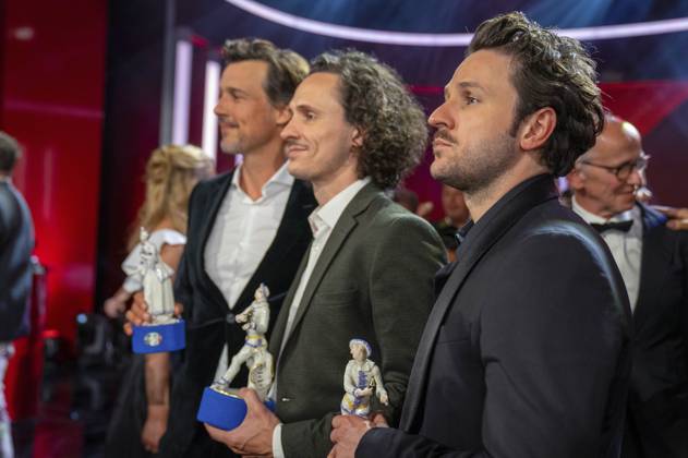 Florian David Fitz, Alex Schaad und Dimitrij Schaad bei der Verleihung des 44. Bayerischen Filmpreises 2022 im Prinzregententheater. München, 16.06.2023