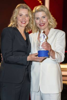 Meike Kordes und Alexandra Kordes bei der Verleihung des 44. Bayerischen Filmpreises 2022 im Prinzregententheater. München, 16.06.2023