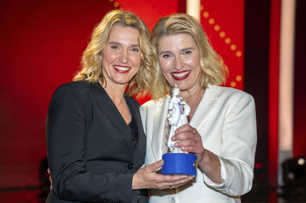 Meike Kordes und Alexandra Kordes bei der Verleihung des 44. Bayerischen Filmpreises 2022 im Prinzregententheater. München, 16.06.2023