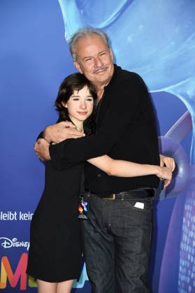 Leander Haussmann mit Tochter Edwina Eddi Kuhl bei der Deutschlandpremiere von ELEMENTAL im Kino in der Kulturbrauerei am 18.06.2023