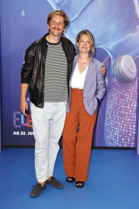 Sebastian Schwarz und Marie Burchard bei der Elemental (Disney) Kino Premiere am 18.06.2023 in Berlin Disneys Elemental Filmpremiere in Berlin