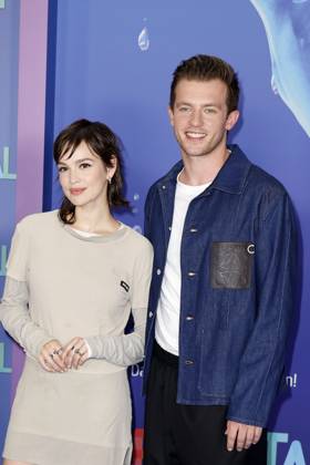 Emilia Schuele und Jannis Niewoehner bei der Elemental (Disney) Kino Premiere am 18.06.2023 in Berlin Disneys Elemental Filmpremiere in Berlin
