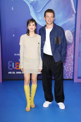 Emilia Schuele und Jannis Niewoehner bei der Elemental (Disney) Kino Premiere am 18.06.2023 in Berlin Disneys Elemental Filmpremiere in Berlin