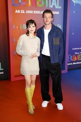 Emilia Schuele und Jannis Niewoehner bei der Elemental (Disney) Kino Premiere am 18.06.2023 in Berlin Disneys Elemental Filmpremiere in Berlin