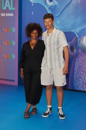 Denise M Baye mit Sohn Louis - Deutschlandpremiere von ELEMENTAL im Kino der Kulturbrauerei in Berlin am 18.06.2023. Deutschlandpremiere - ELEMENTAL