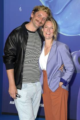 Marie Burchard mit Ehemann Sebastian Schwarz bei der Premiere des Kinofilms Elemental im Kino in der KulturBrauerei. Berlin, 18.06.2023