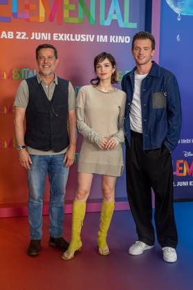 Kino Premiere - Elemental Roger Crotti, Emilia Schuele und Jannis Niewoehner bei der Deutschlandpremiere von Elemental im Kino in der Kulturbrauerei am 18.06.2023 in Berlin. Copyright: xEventpressxKochanx