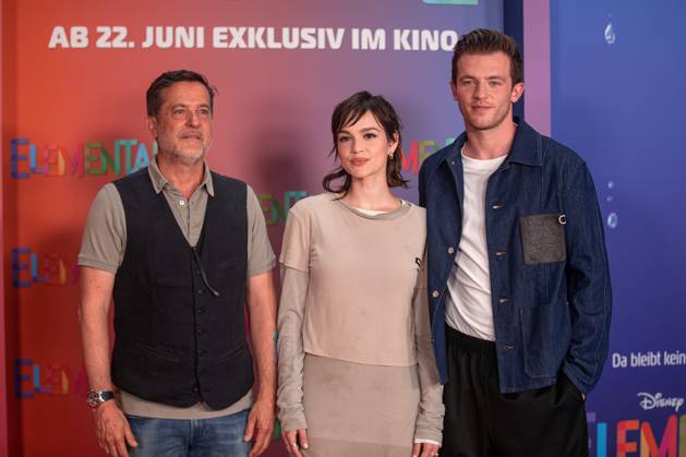 Kino Premiere - Elemental Roger Crotti, Emilia Schuele und Jannis Niewoehner bei der Deutschlandpremiere von Elemental im Kino in der Kulturbrauerei am 18.06.2023 in Berlin. Copyright: xEventpressxKochanx
