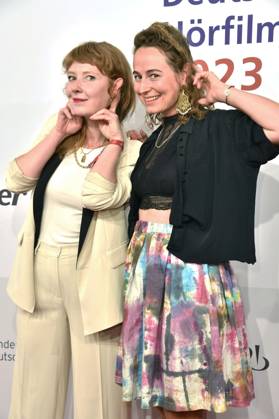 Sarah Bauerett und Ines Hollinger bei der Verleihung des 21. Deutschen Hörfilmpreises 2023 in der Hauptstadtrepräsentanz der Deutschen Telekom. Berlin, 20.06.2023