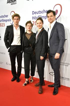 Damian Hardung, Rieke Seja, Hannah Schiller und Torben Liebrecht bei der Verleihung des 21. Deutschen Hörfilmpreises 2023 in der Hauptstadtrepräsentanz der Deutschen Telekom. Berlin, 20.06.2023
