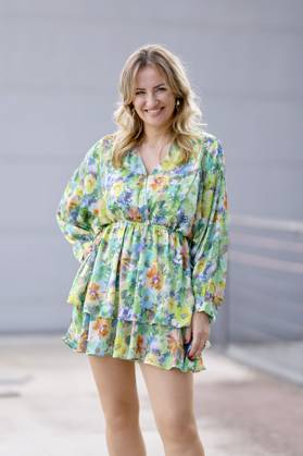 Schauspielerin Ania Niedieck (Rolle: Isabelle Reichenbach) am Set der RTL-Serie Alles was zählt (AWZ) in den MMC-Studios in Köln Ossendorf. Köln, 20.06.2023 NRW Deutschland Copyright: xChristophxHardtx