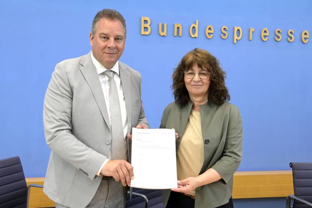 Andreas Mattfeldt und Martina Stamm-Fibich bei der Bundespressekonferenz zum Jahresbericht 2022 des Petitionsausschusses im Haus der Bundespressekonferenz. Berlin, 21.06.2023