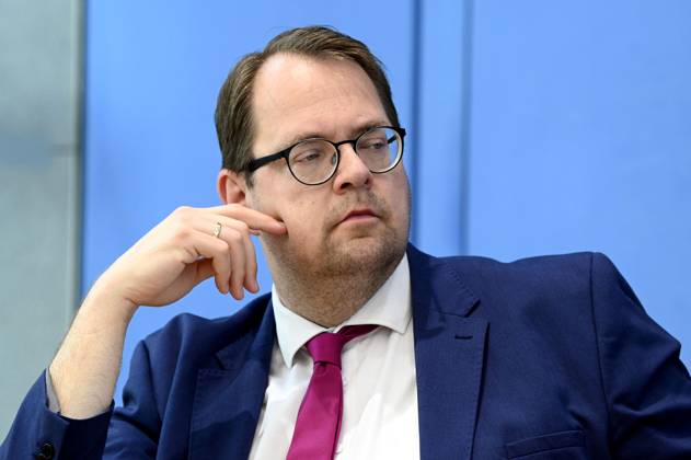 Sören Pellmann bei der Bundespressekonferenz zum Jahresbericht 2022 des Petitionsausschusses im Haus der Bundespressekonferenz. Berlin, 21.06.2023