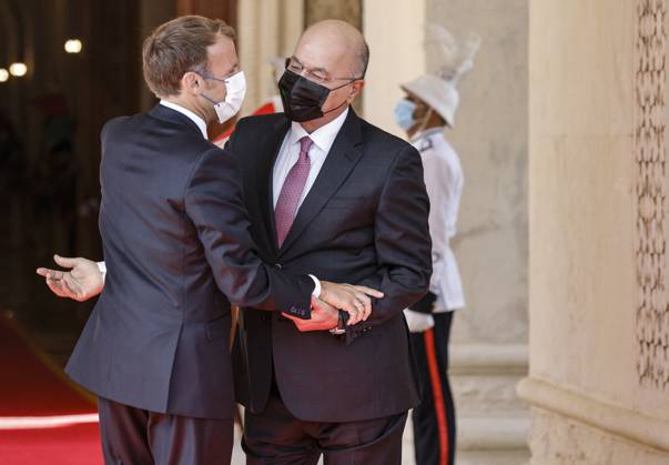 French President Emmanuel Macron in Baghdad - Iraq Iraqi President Barham Saleh (R) welcomes his French countepart Emmanuel Macron in Baghdad on August 28, 2021. - Macron is among leaders set to attend a regional summit today in Iraq, with the Taliban s takeover of Afghanistan and a deadly jihadist attack in Kabul overshadowing the meeting. Photo by Ludovic Marin pool ABACAPRESS;COM Baghdad Iraq Copyright: xMarinxLudovic Pool ABACAx 778085_001 MarinxLudovic Pool ABACAx 778085_001